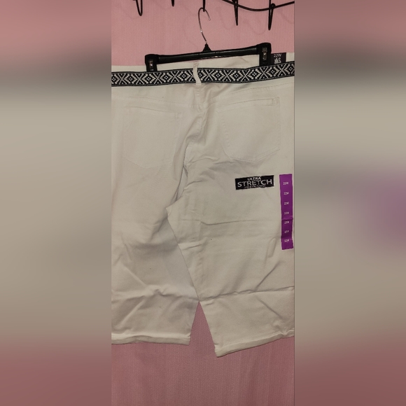 NWT Gloria Vanderbilt Size 22W White Jean Capris - Picture 4 of 4